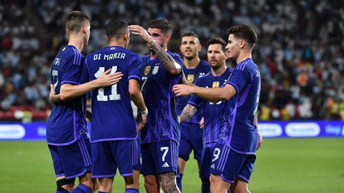 Argentina menang 5-0 atas UEA (Foto: AFP via Getty Images/RYAN LIM)