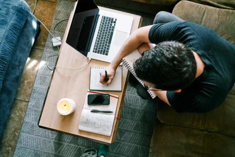 7 Rekomendasi Bisnis Digital Tanpa Modal Besar & Gak Harus Ngantor
