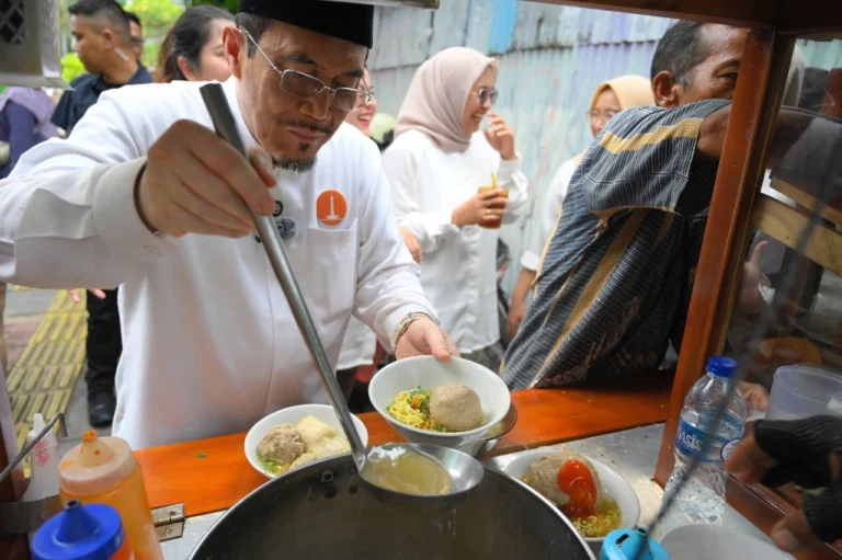 Suswono Sukses Gelar Agenda Traktiran Makan Siang Gratis Bersama Masyarakat