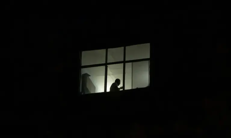 Sleep Procrastination: Kebiasaan Menunda Tidur yang Berbahaya