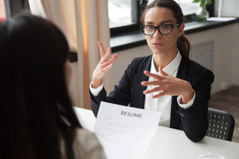 10 Pertanyaan Interview yang Sering Menjebak dan Cara Menjawabnya