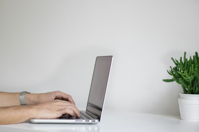 Perbedaan Penulis Artikel dan Content Writer: Pahami Biar Gak Ketuker Lagi!