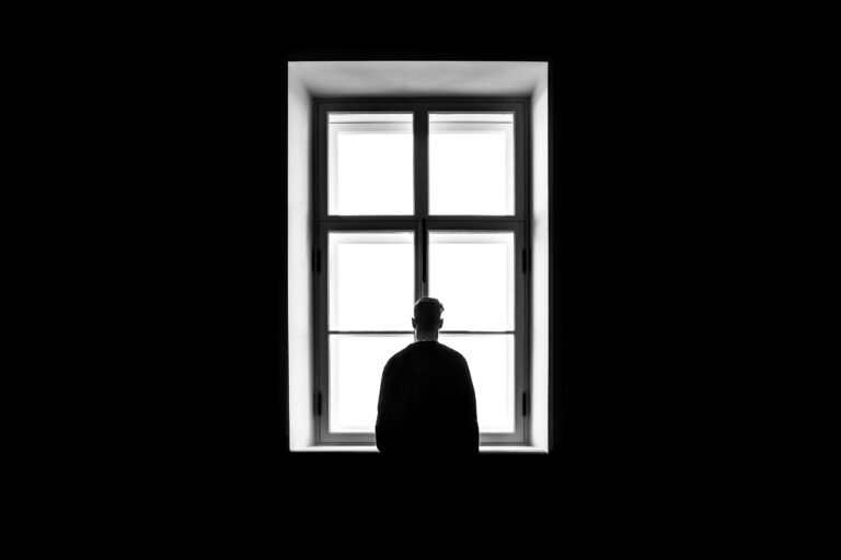 Ghosting Digital vs Ghosting Nyata: Mana yang Lebih Menyakitkan?