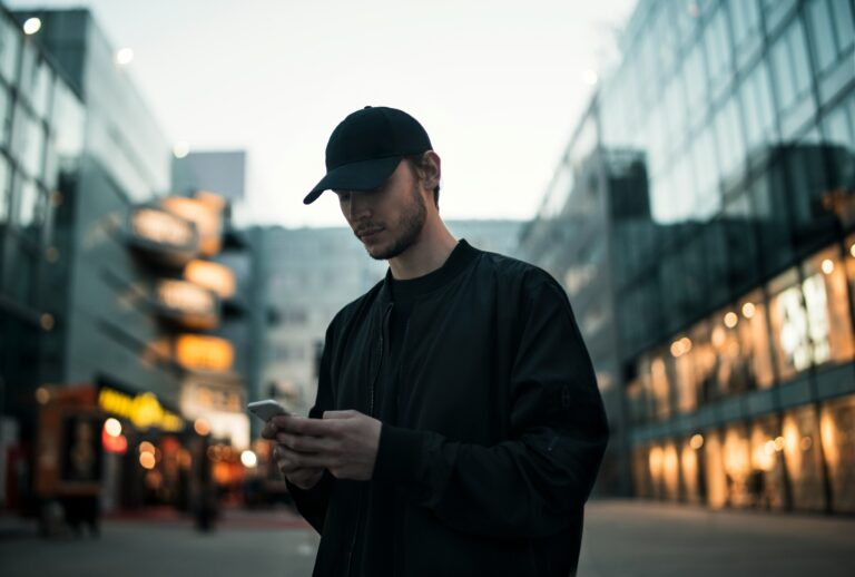 4 Alasan Orang Lebih Suka Menjadi Silent Reader di Grup Whatsapp, Benarkah Karena Takut Diabaikan?