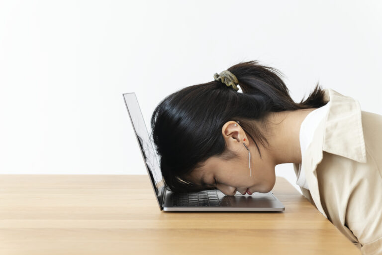 Bagaimana Mengenali Diri Saat Sudah Burnout: Tanda-Tanda yang Sering Diabaikan
