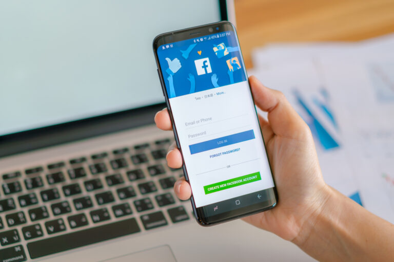 Banyak Orang Mulai Tinggalkan Facebook, Kenapa Anak Muda Kini Beralih ke TikTok dan Instagram? 